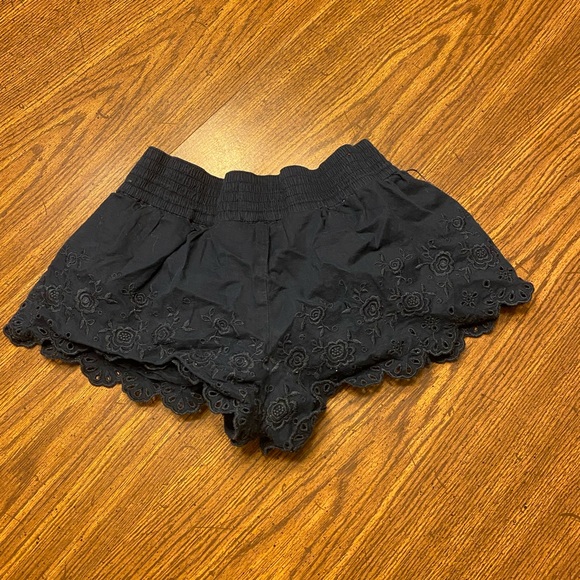 ❤️Cute navy blue shorts with floral patten trim!❤️ - Picture 2 of 3